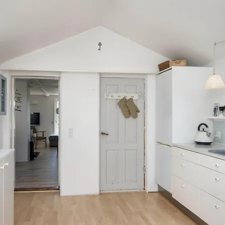 10 Person In Harboore-by Traum