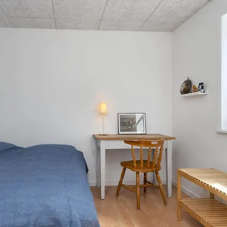 10 Person In Harboore-by Traum