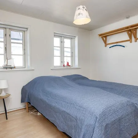 10 Person In Harboore-by Traum