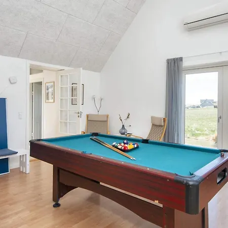 10 Person In Harboore-by Traum