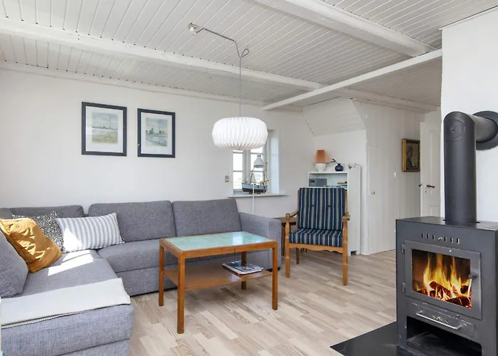 10 Person In Harboore-by Traum